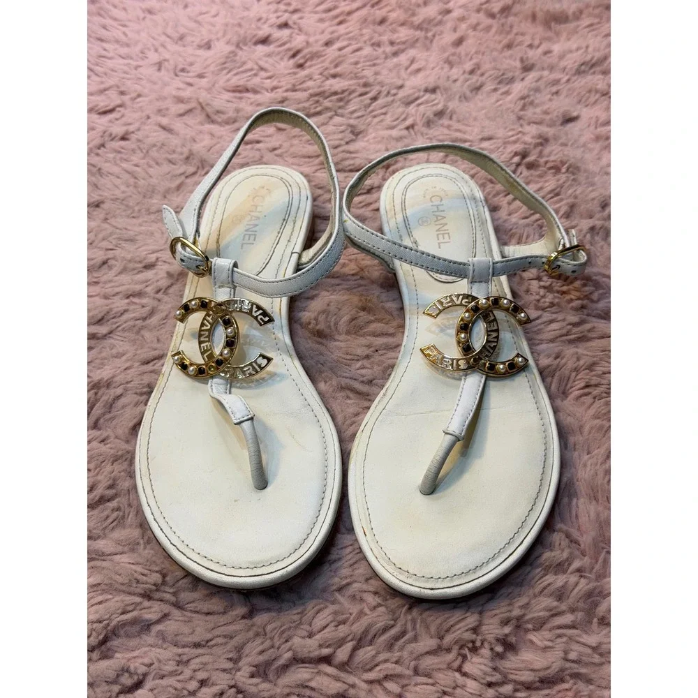 Chanel White Leather CC Logo Pearl Paris Thong Sandals Flat 37 20354